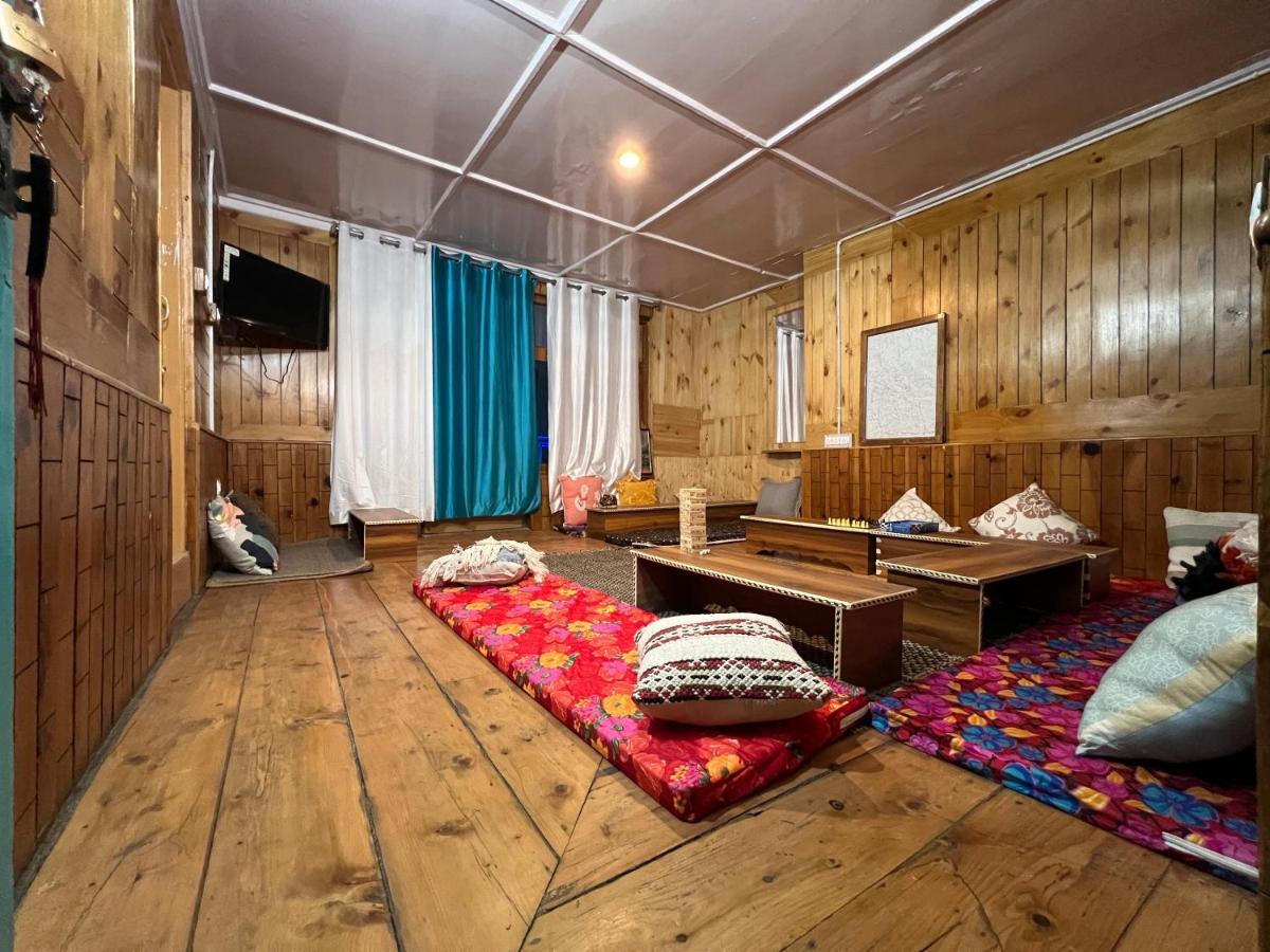 Хостел The Vagabond Manali Екстер'єр фото